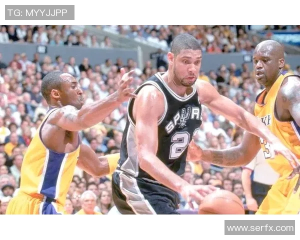 奥尼尔与邓肯巅峰对决精彩集锦解析篮球传奇的荣耀与对抗